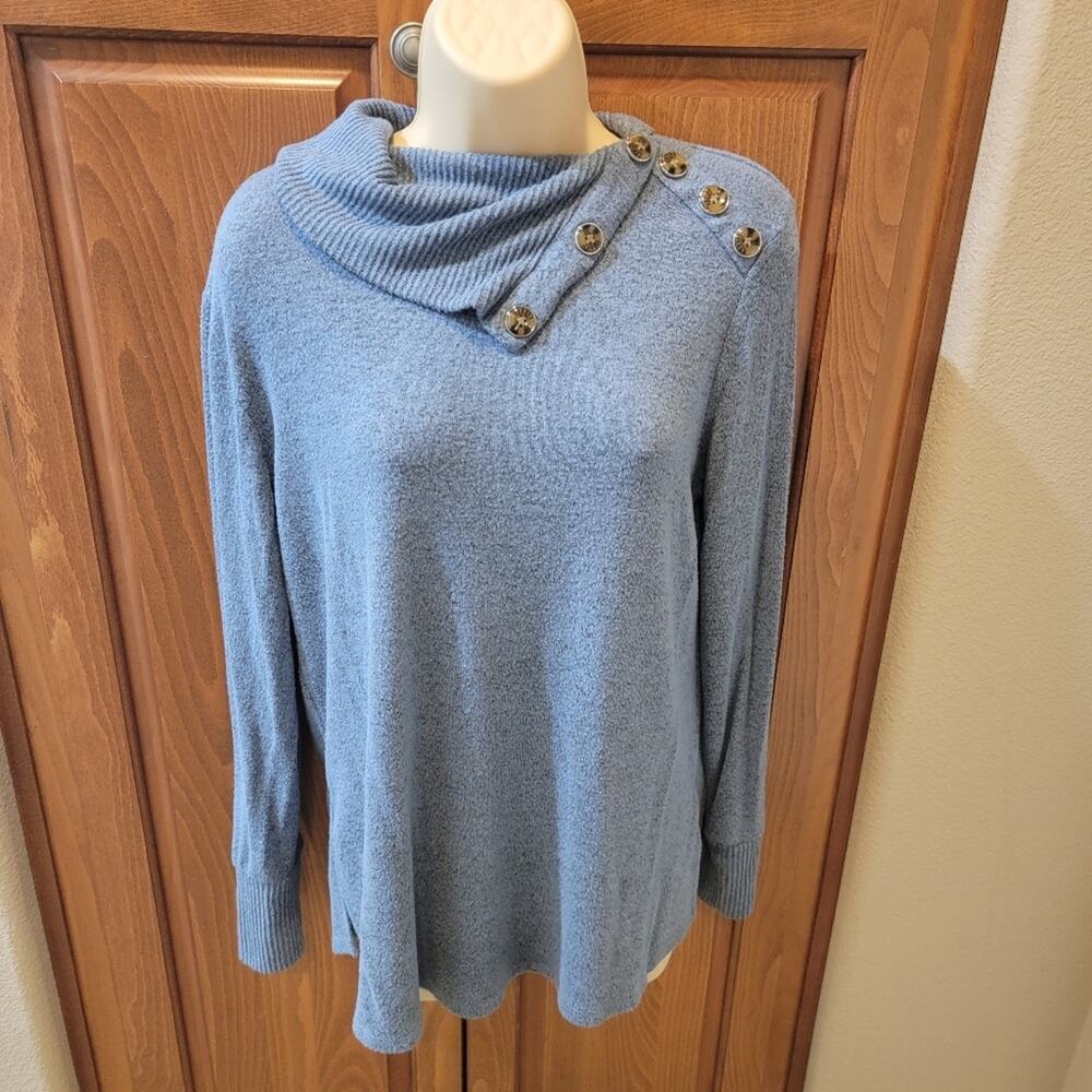 89th + Madison Soft Knit Blue Button Detail Neck Top, Size Medium